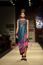 Model walks the ramp for Niki Mahajan show on Wills Lifestyle India Fashion Week 2011-Day 4 in Delhi on 9th April 2011 (83).JPG